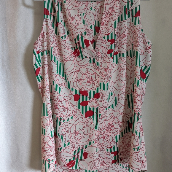 Woman's Top - Picture 1 of 4